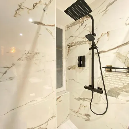 T1 Hypercentre Apartment *